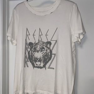 Vestique distressed rebel tee